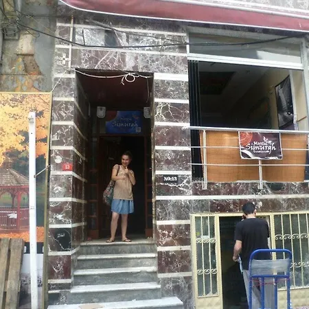 بيت شباب Mystic Simurgh Hostel *