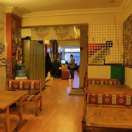 بيت شباب Mystic Simurgh Hostel اسطنبول